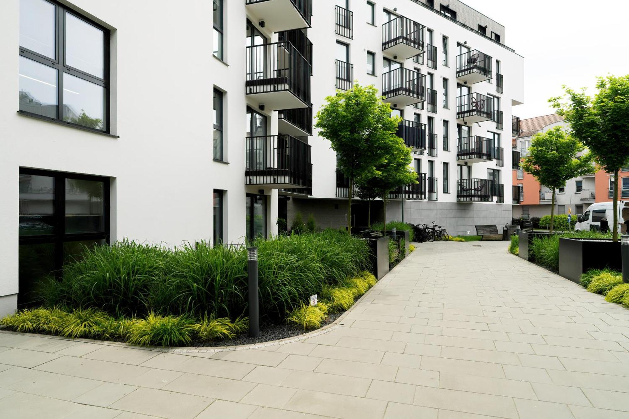 Esencja Apartments With Free Parking Garbary 104 By Noclegi Renters Poznań Buitenkant foto